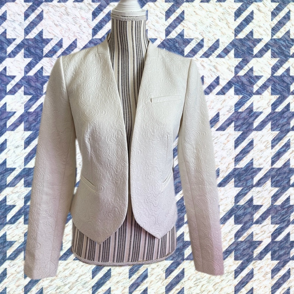 The LIMITED White Collarless Blazer Size XS